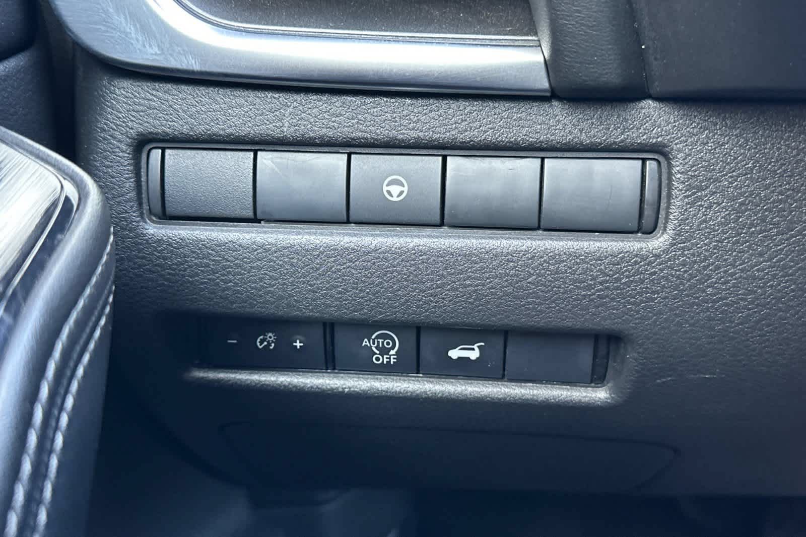 Used 2025 Nissan Rogue SV FWD image 29