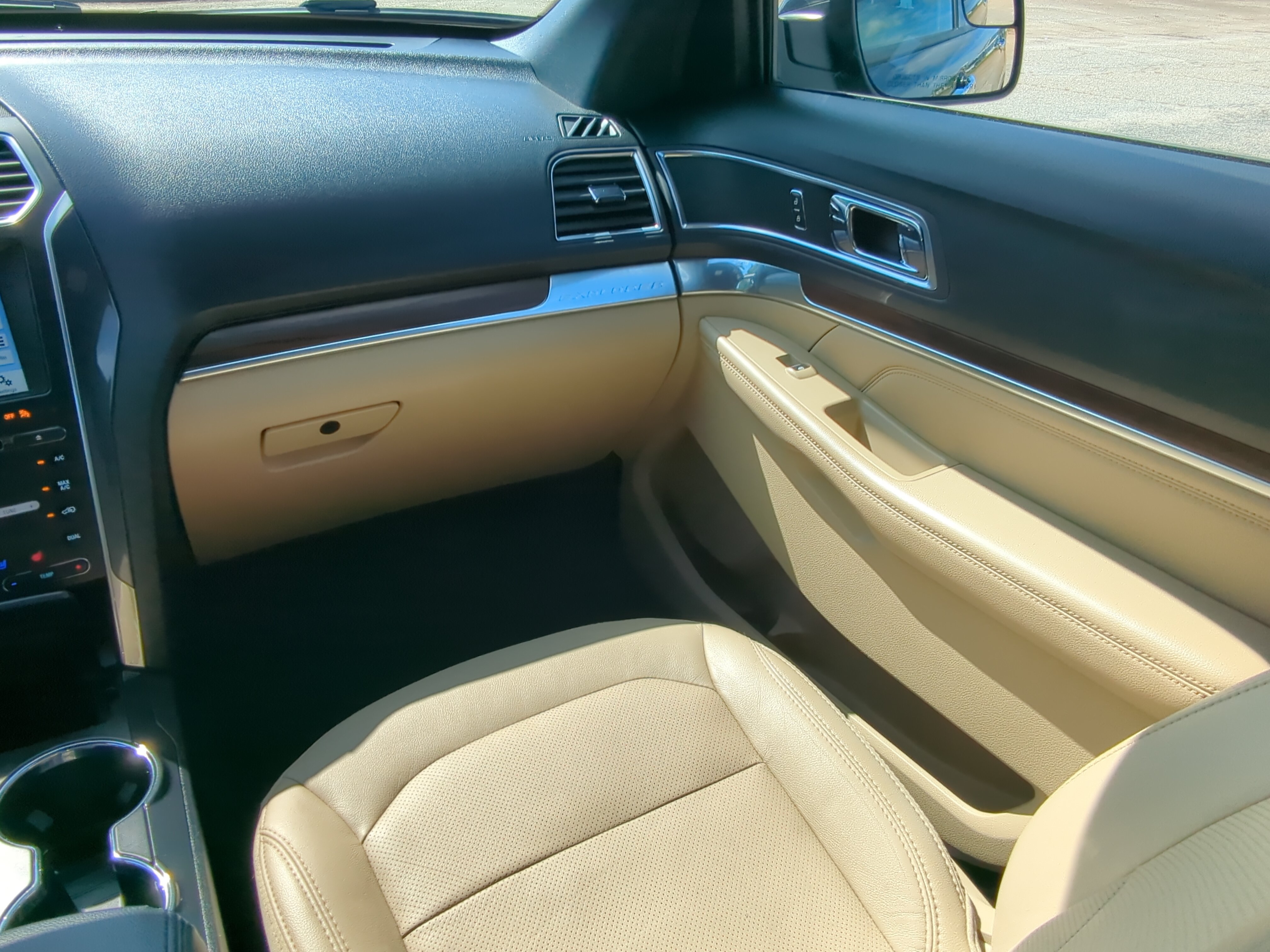 Certified 2017 Ford Explorer Limited FWD image 15
