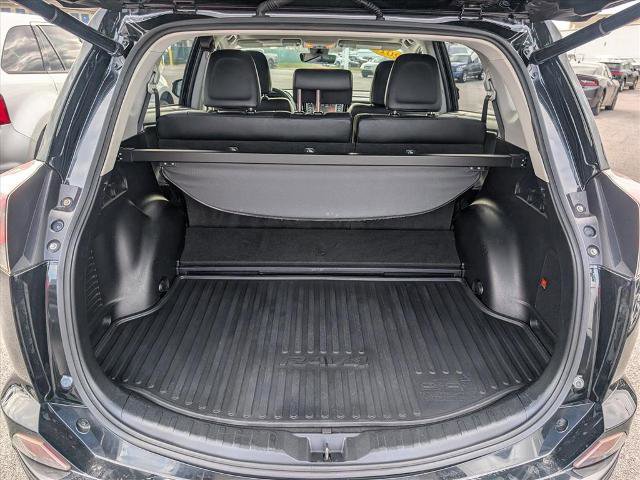 Used 2018 Toyota RAV4 Limited image 18