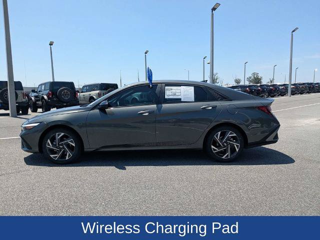 Used 2025 Hyundai Elantra Sport FWD image 8
