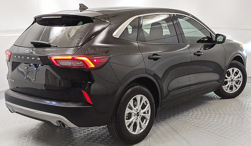 Certified 2024 Ford Escape Active FWD image 3