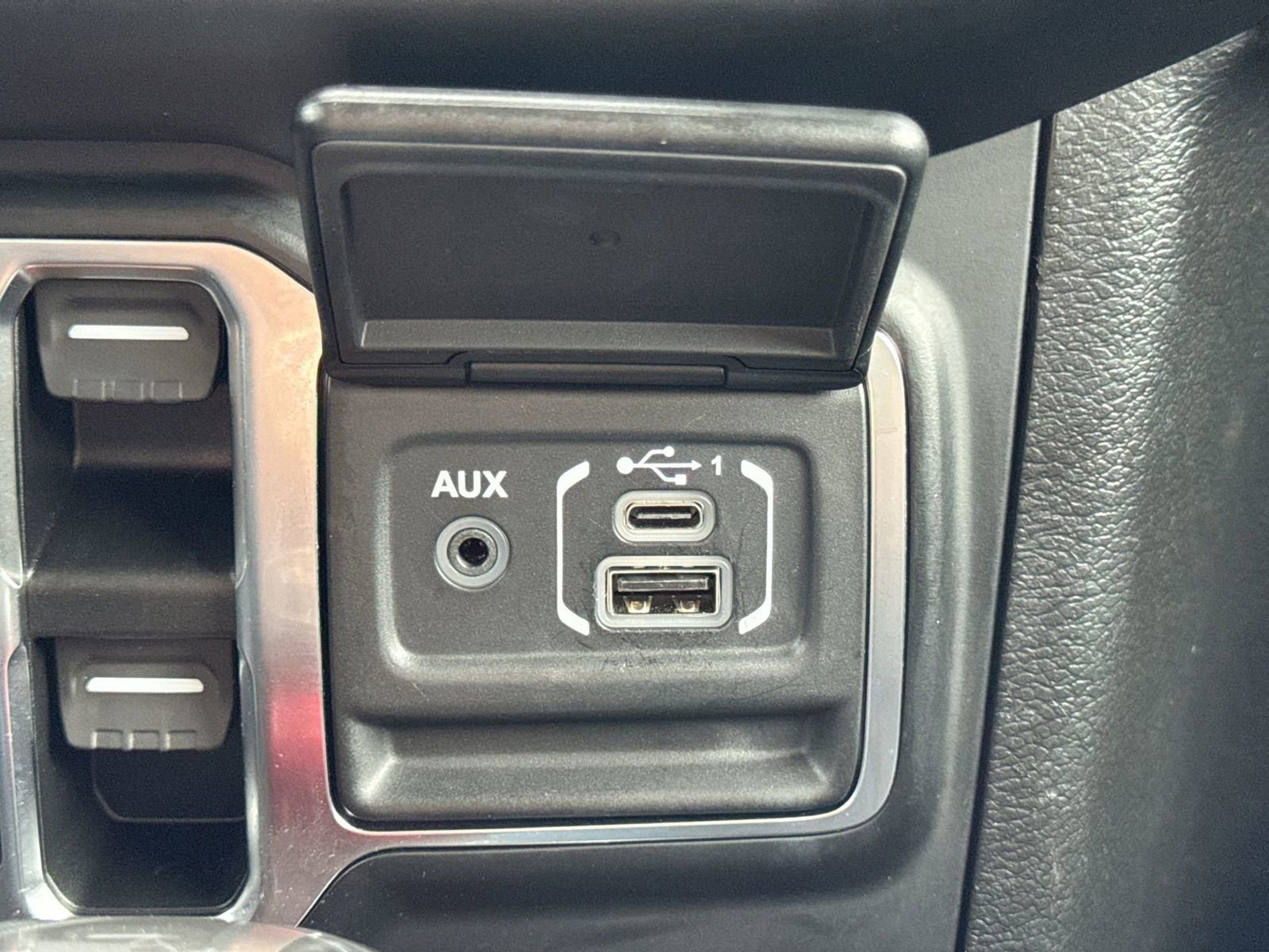 Used 2021 Jeep Wrangler Unlimited Rubicon w/ Uconnect 4C Nav & Sound Group image 34