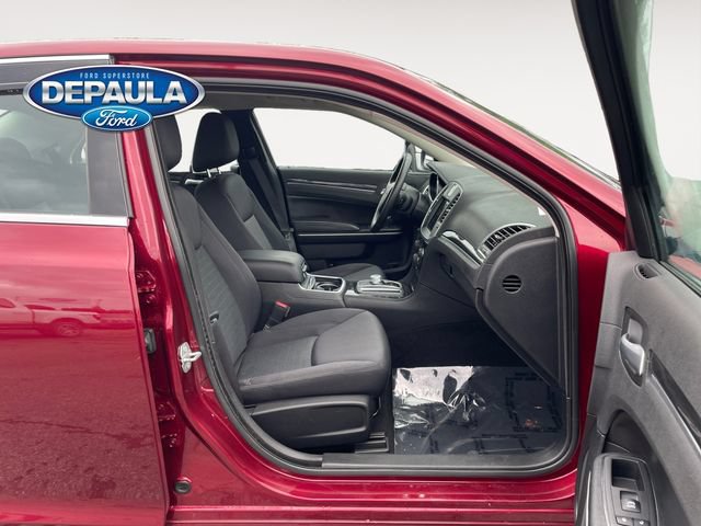 Used 2019 Chrysler 300 Touring w/ Driver Convenience Group AWD/4WD image 19