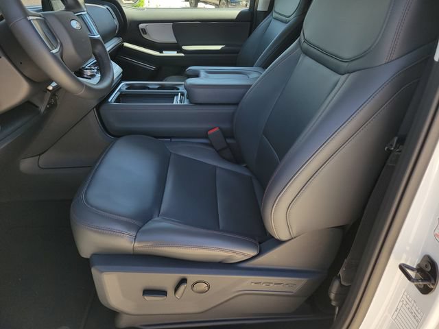 Certified 2025 Ford Expedition Active AWD/4WD image 6