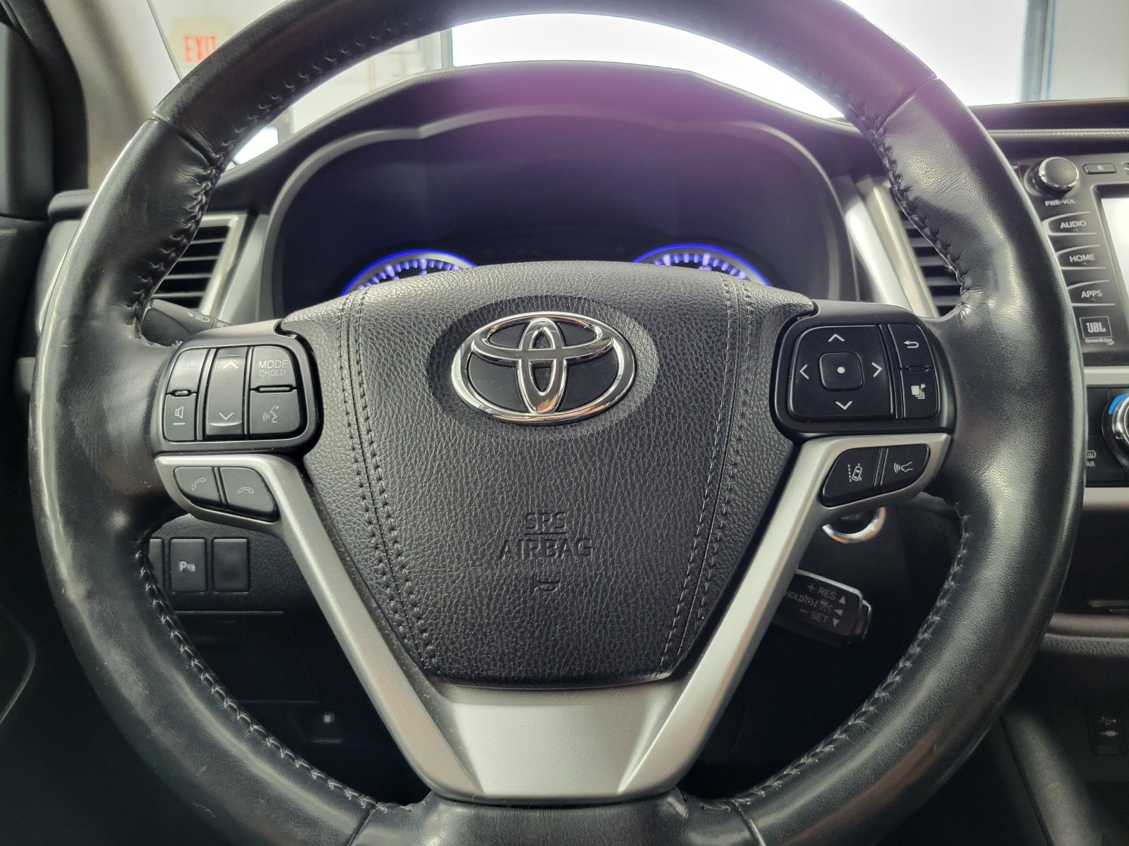 Used 2018 Toyota Highlander Limited Platinum AWD/4WD image 12