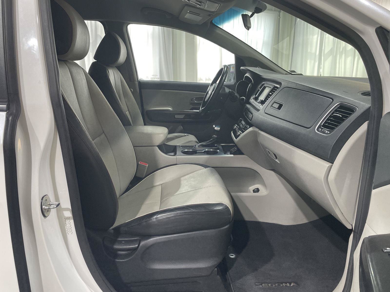 Used 2019 Kia Sedona EX FWD image 24