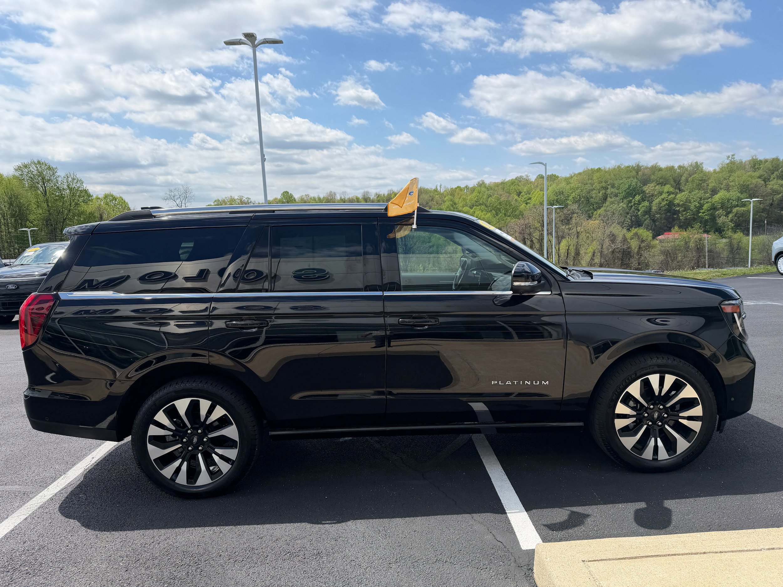 Certified 2025 Ford Expedition Platinum w/ Driver's Package AWD/4WD image 2
