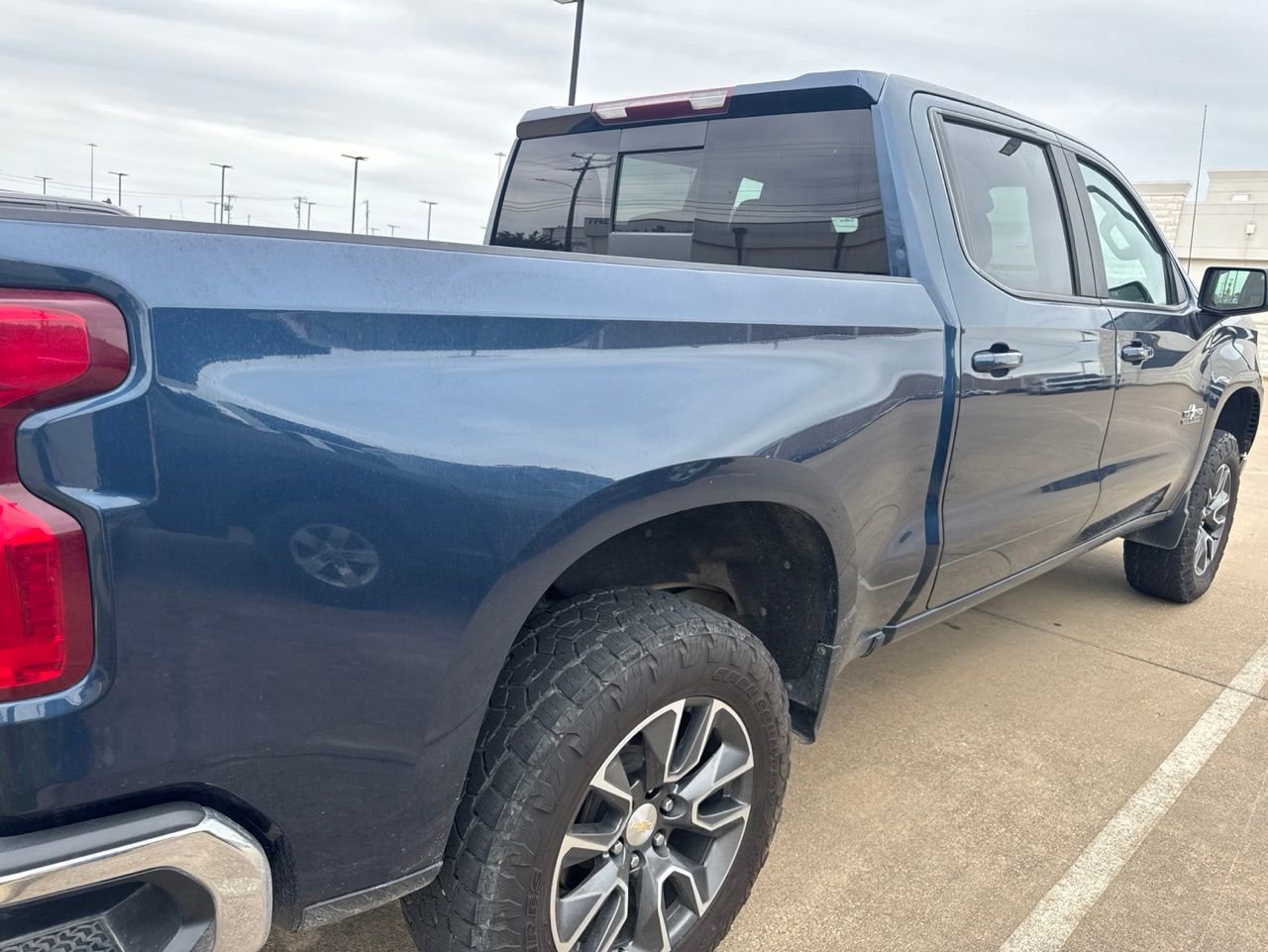 Used 2022 Chevrolet Silverado 1500 LT AWD/4WD image 6