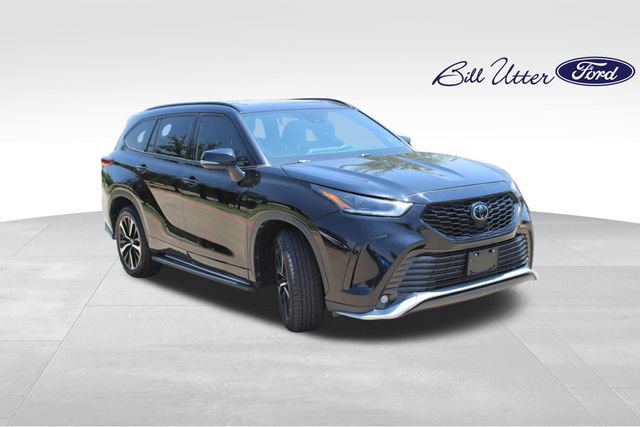 Used 2022 Toyota Highlander XSE FWD image 3