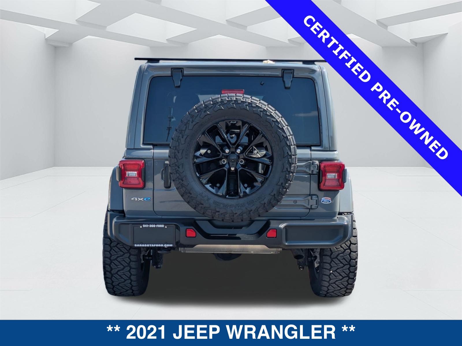 Used 2021 Jeep Wrangler Unlimited Sahara w/ Cold Weather Group AWD/4WD image 5
