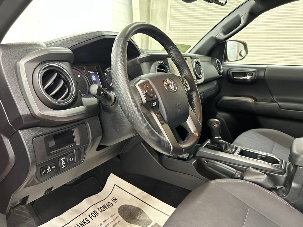 Used 2018 Toyota Tacoma TRD Sport RWD image 6
