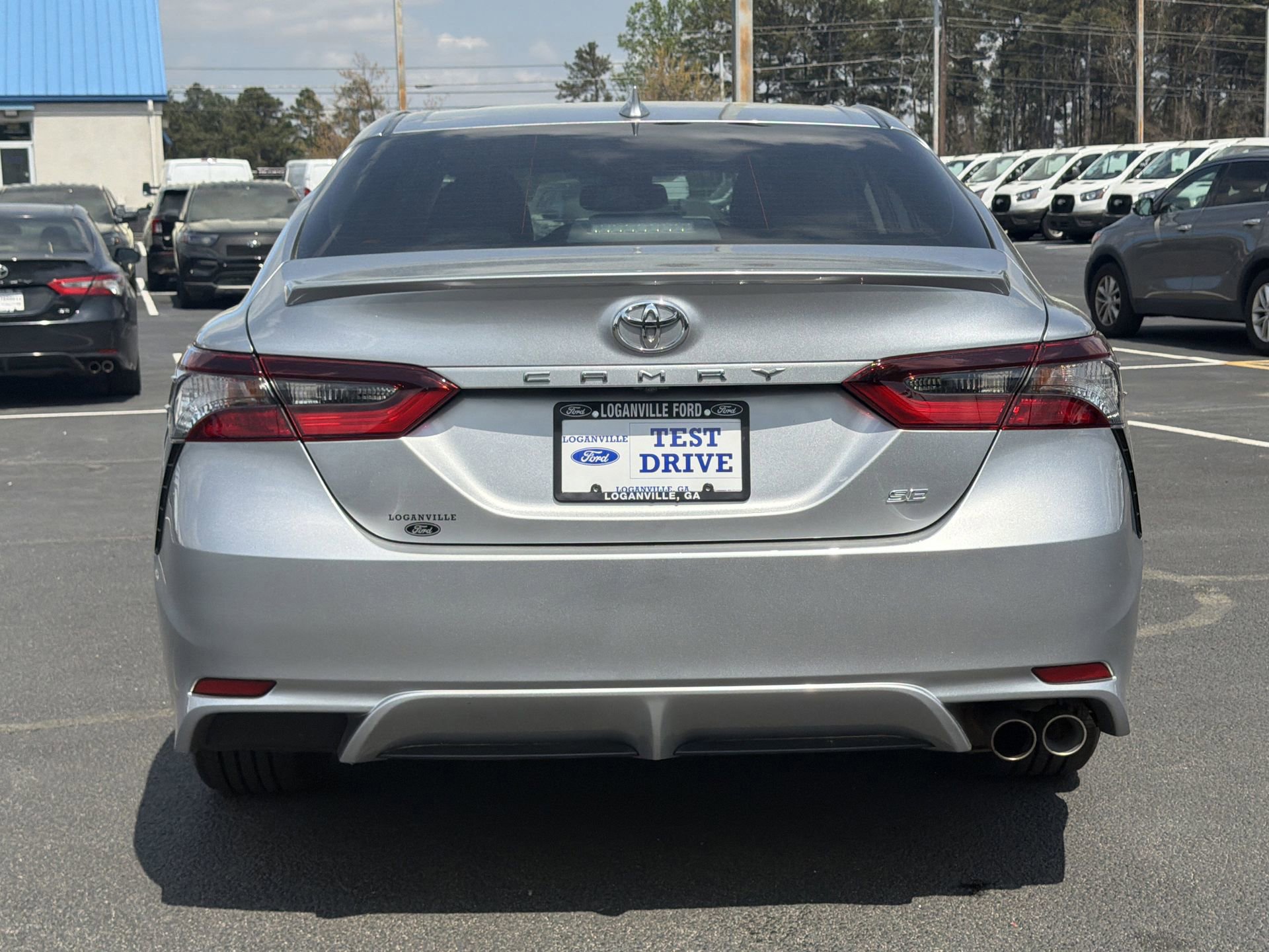 Used 2024 Toyota Camry SE w/ Convenience Package FWD image 4