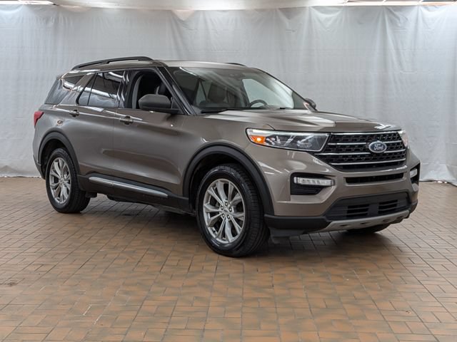 Certified 2021 Ford Explorer XLT w/ Equipment Group 202A AWD/4WD image 1