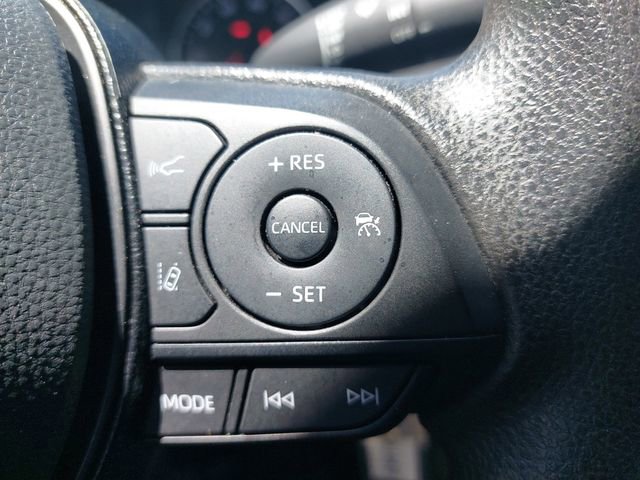 Used 2021 Toyota RAV4 LE AWD/4WD image 19