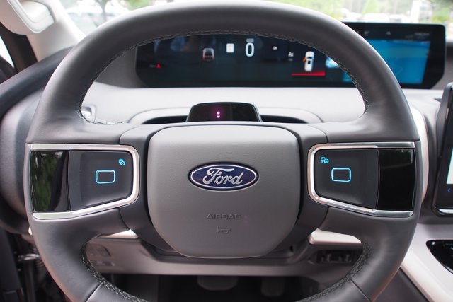 Certified 2025 Ford Expedition Active AWD/4WD image 27