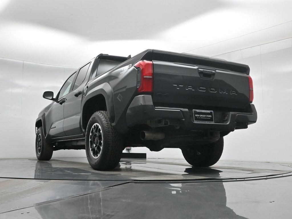 Used 2024 Toyota Tacoma TRD Off-Road image 17