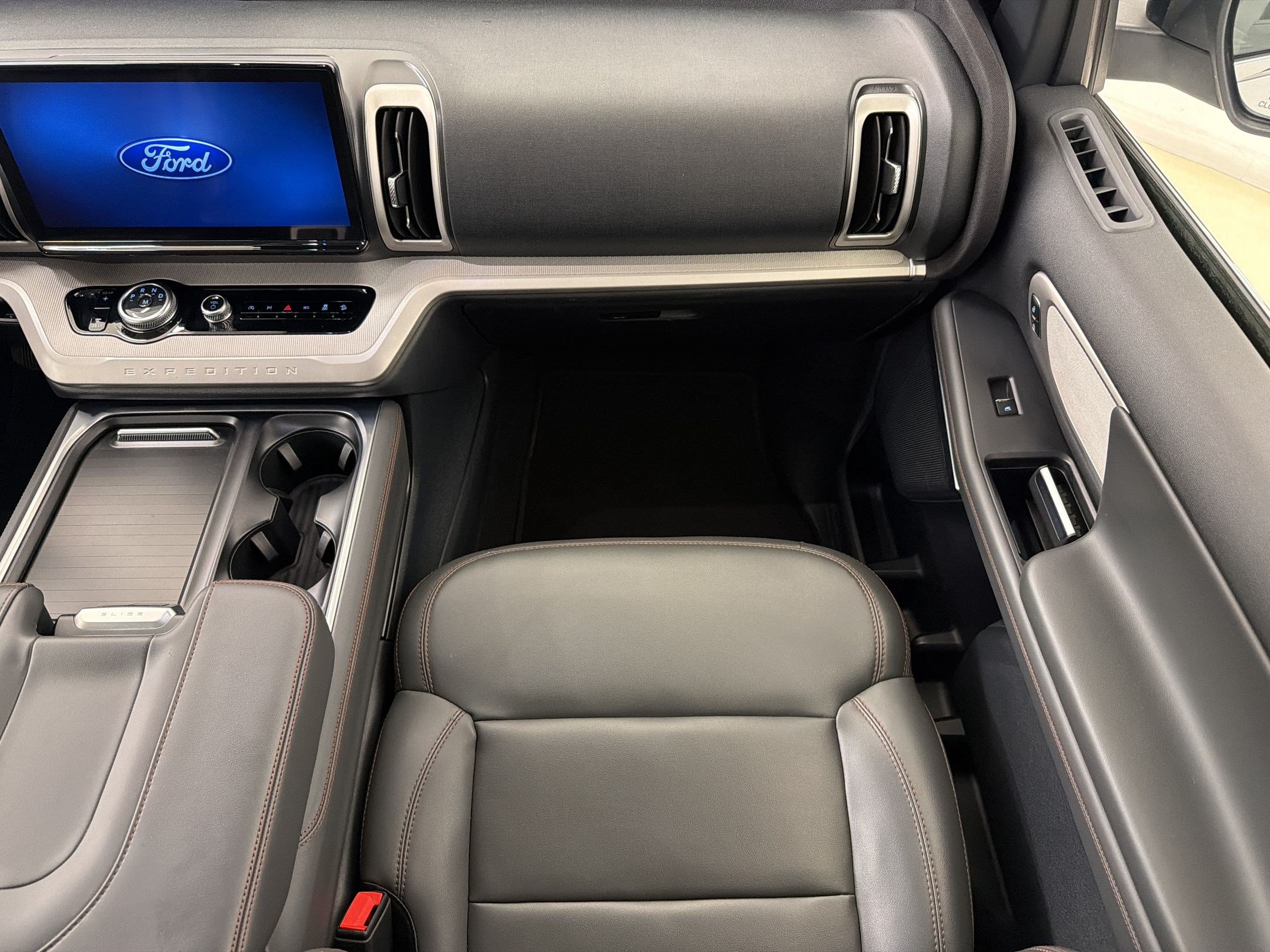 Certified 2025 Ford Expedition Active AWD/4WD image 29
