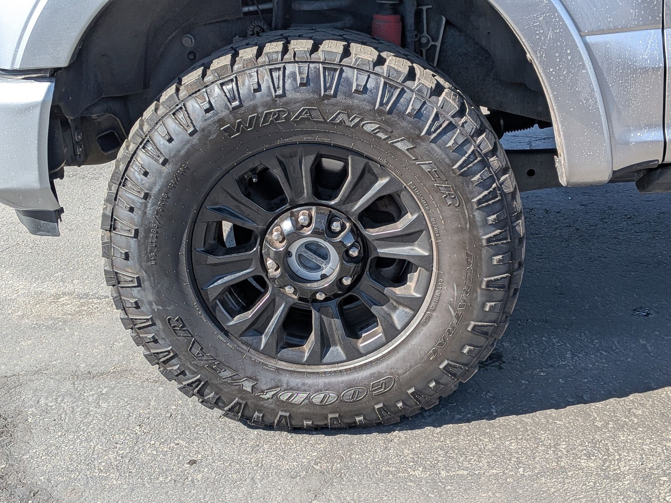 Certified 2022 Ford F350 Lariat w/ Tremor Off-Road Package image 13