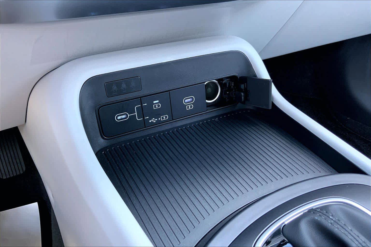 Used 2024 Hyundai Kona SEL FWD image 30