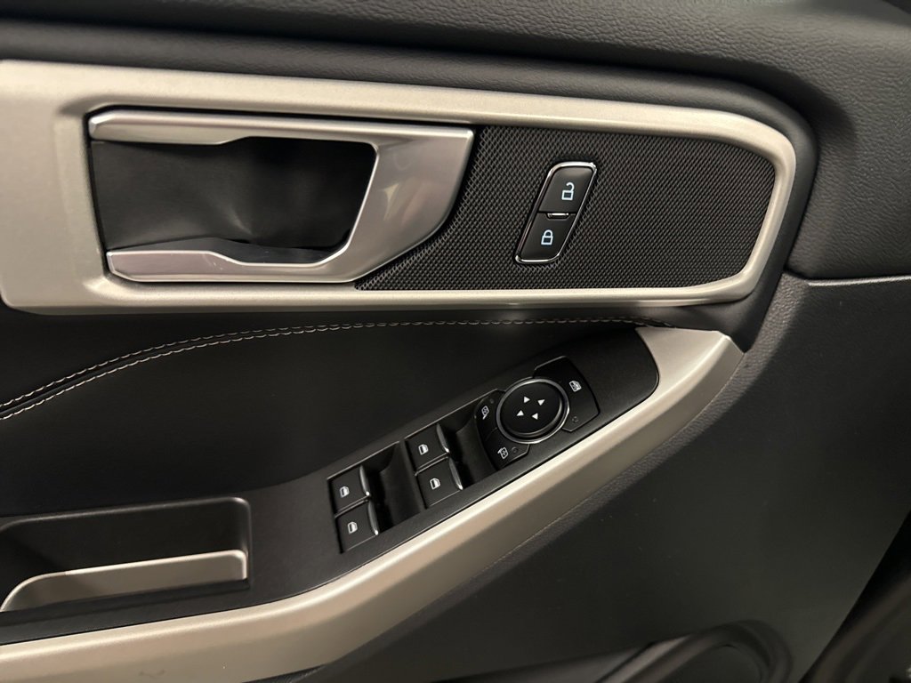 Certified 2022 Ford Explorer XLT w/ Equipment Group 202A image 17