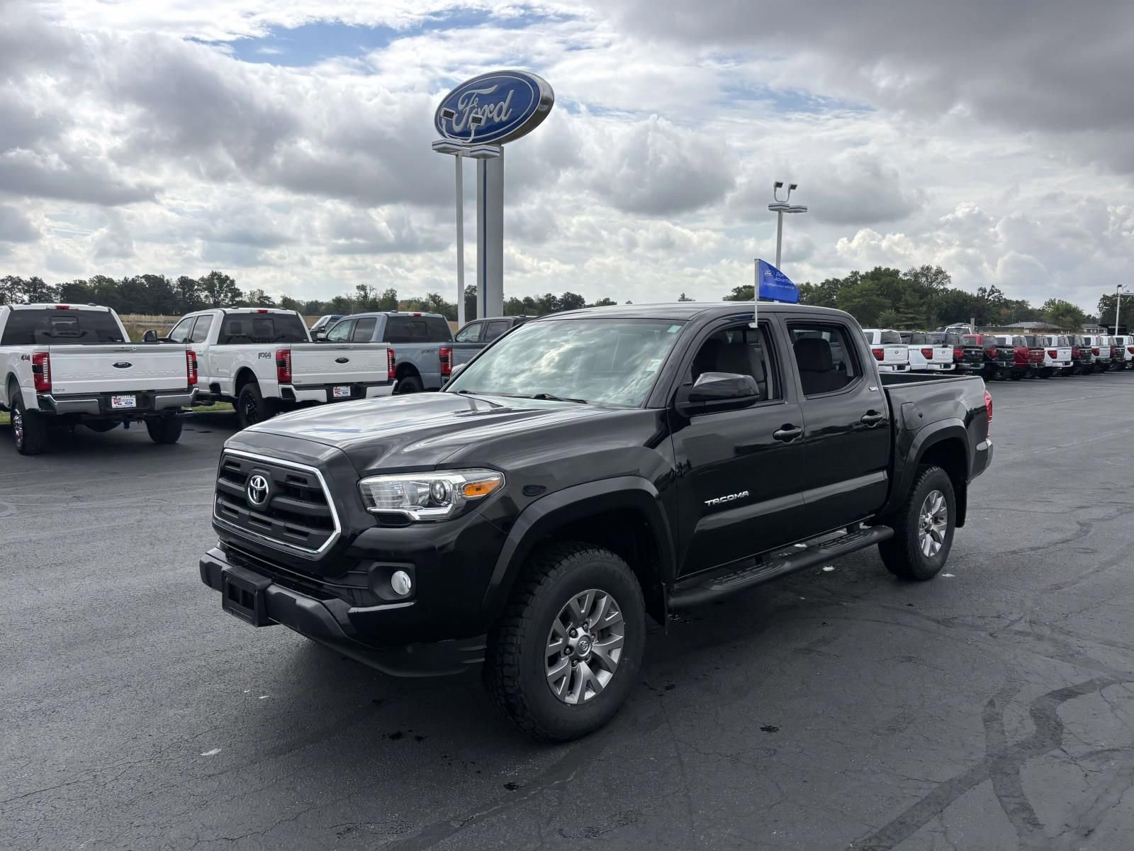 Used 2017 Toyota Tacoma SR5 image 4