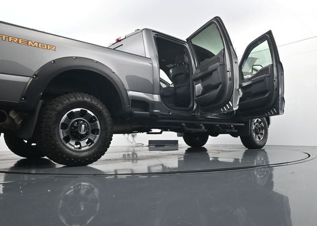 Certified 2024 Ford F250 Platinum w/ Tremor Off-Road Package AWD/4WD image 43