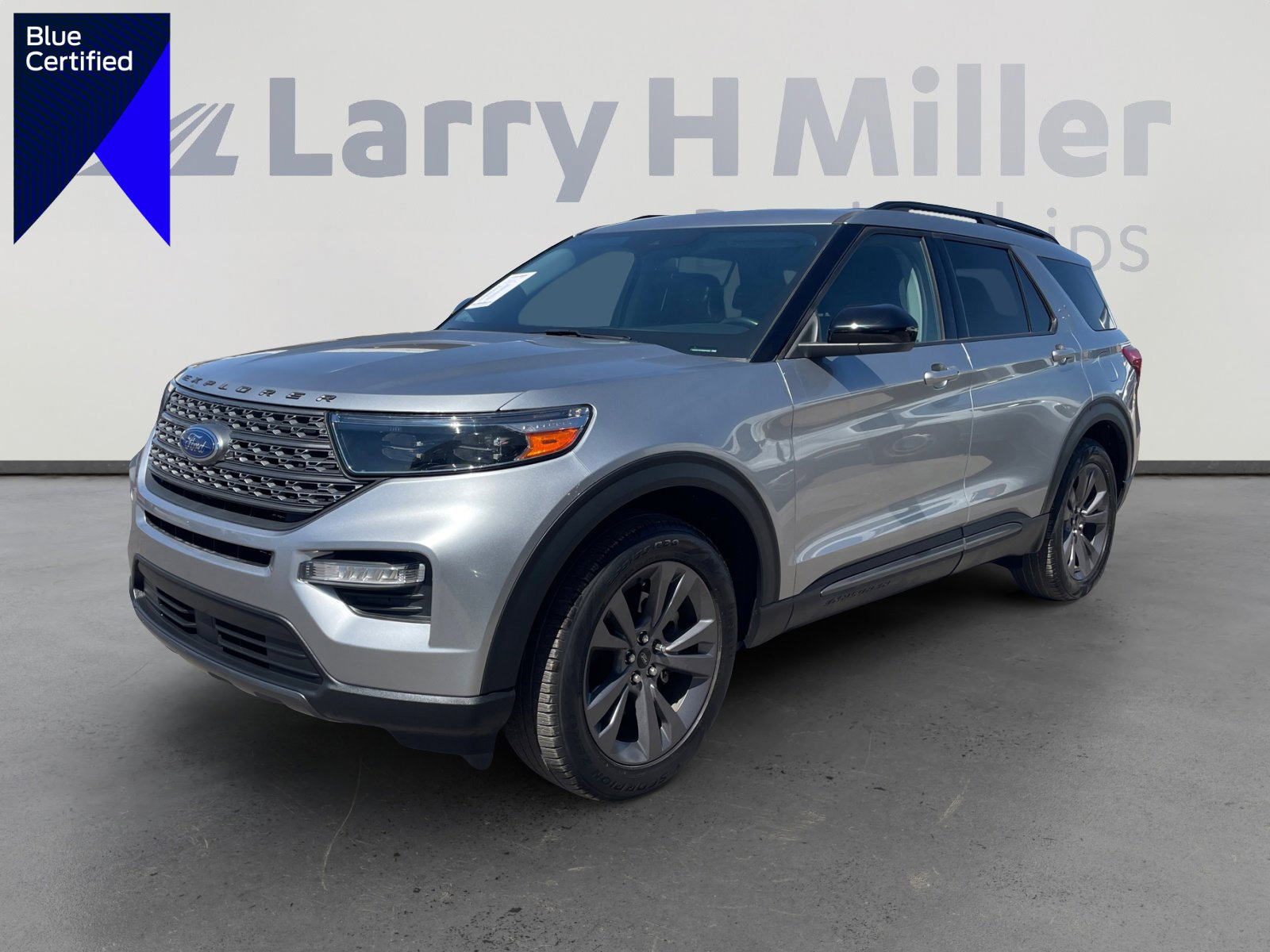 Certified 2022 Ford Explorer XLT w/ Equipment Group 202A image 1