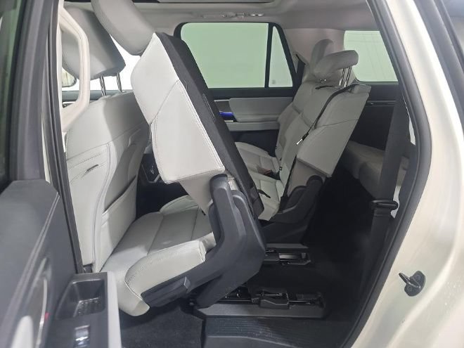 Certified 2025 Ford Expedition Max Platinum AWD/4WD image 5