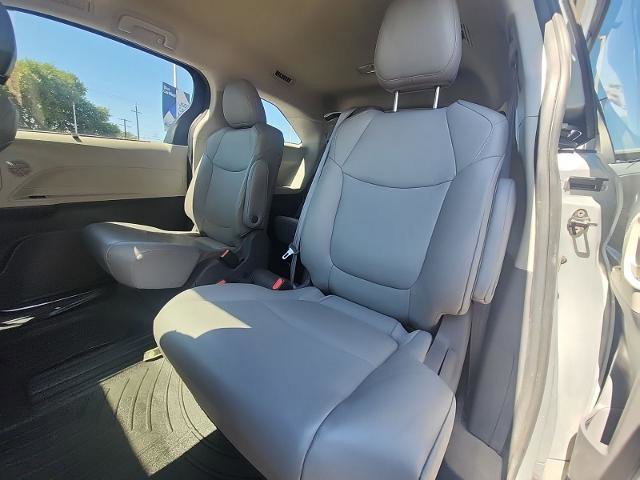 Used 2021 Toyota Sienna XLE image 10