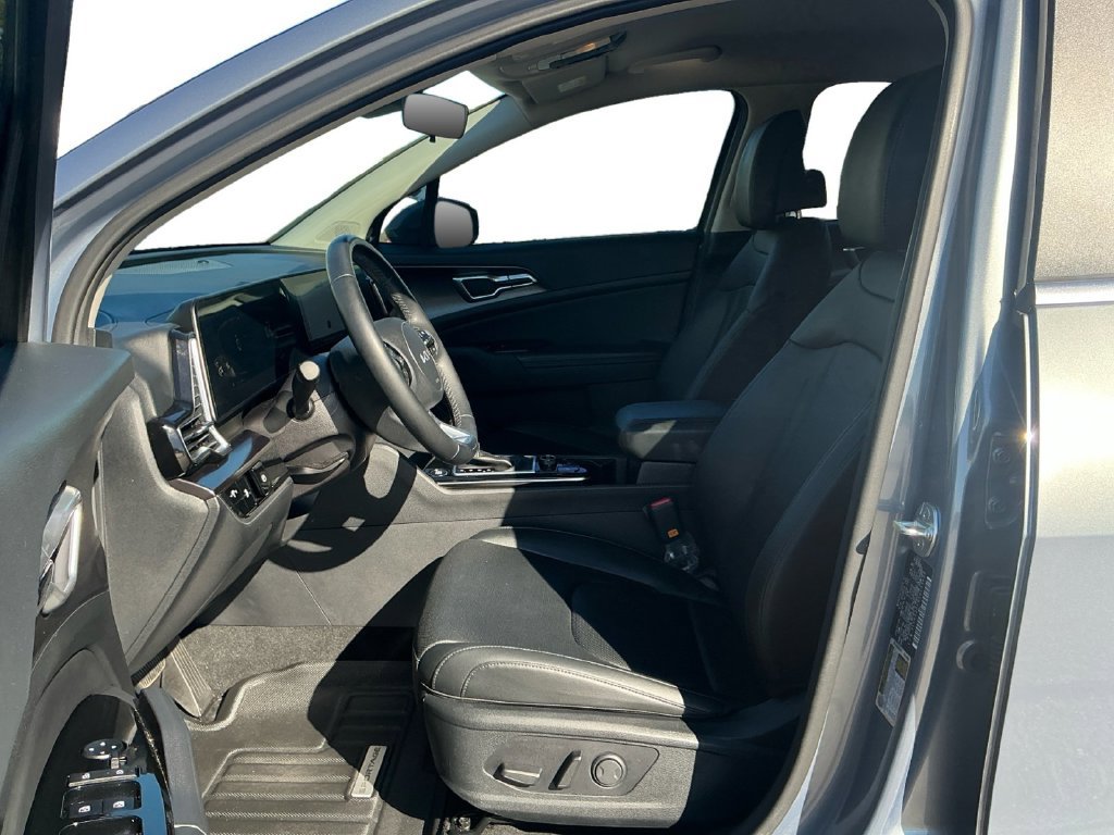 Used 2025 Kia Sportage EX FWD image 14