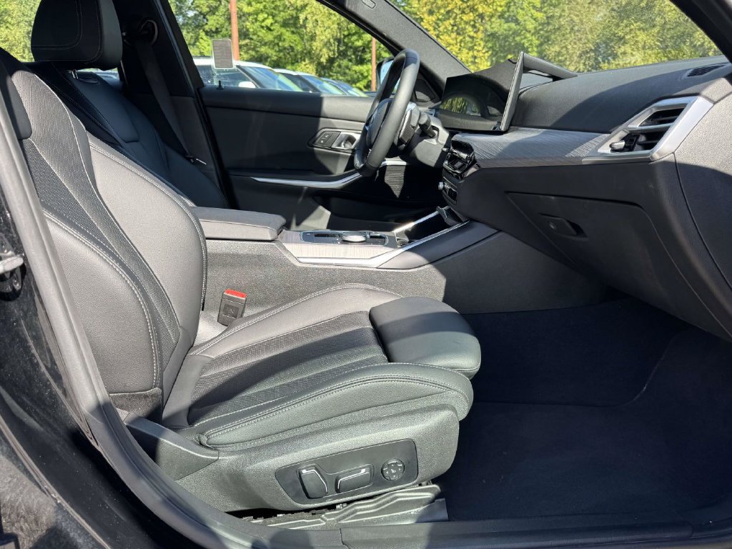 Used 2026 BMW 330i xDrive Sedan AWD/4WD image 14