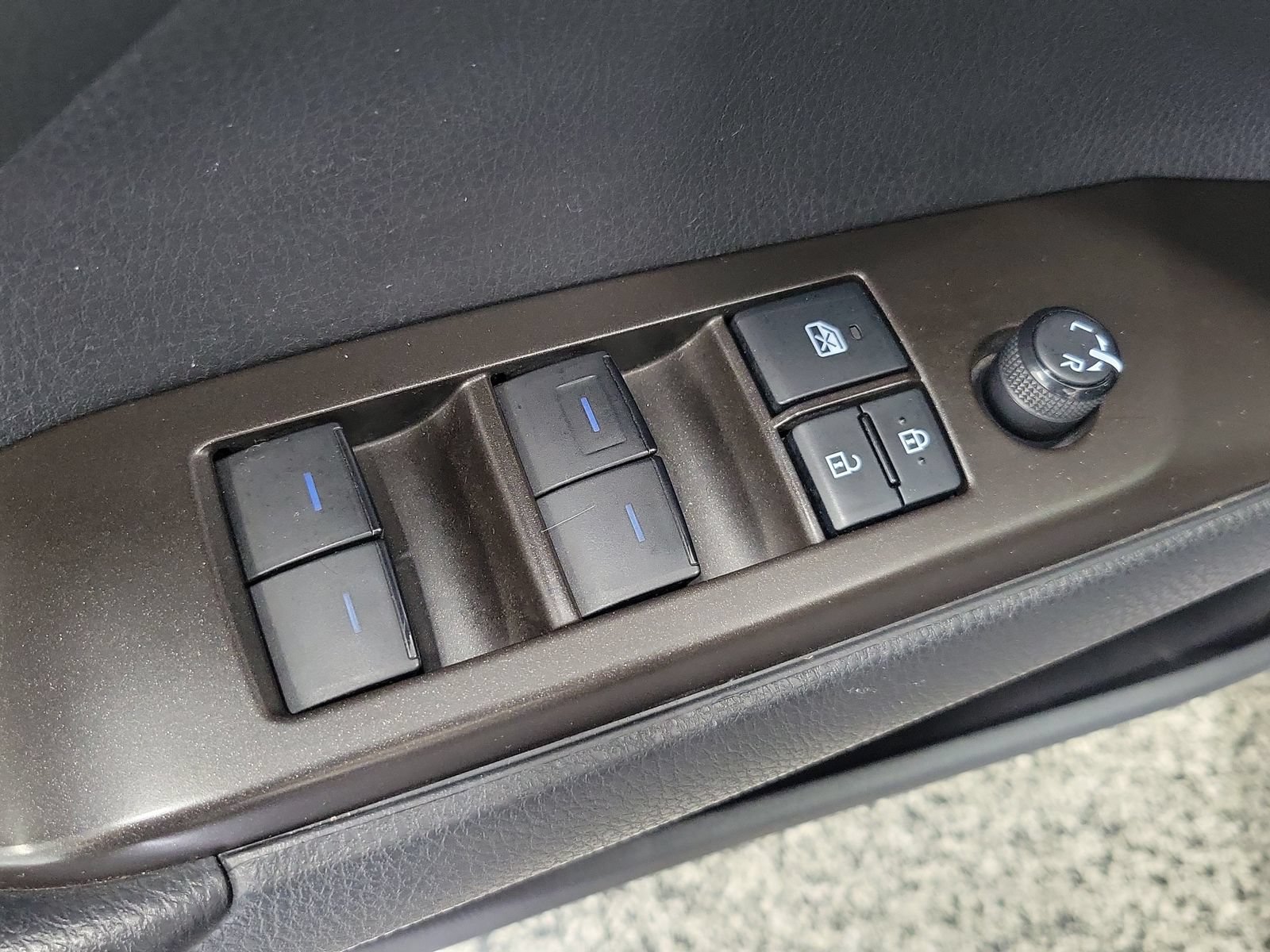 Used 2021 Toyota Camry LE FWD image 10