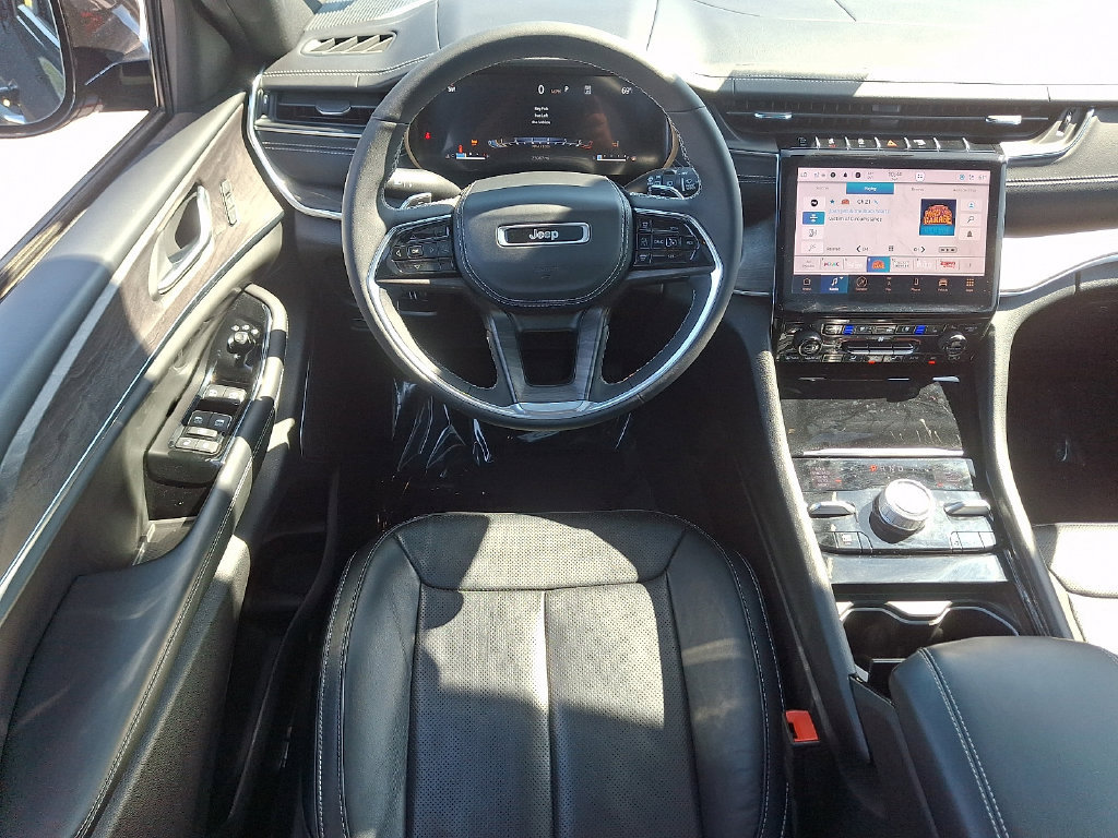 Used 2024 Jeep Grand Cherokee Overland w/ Trailer Tow Package AWD/4WD image 11
