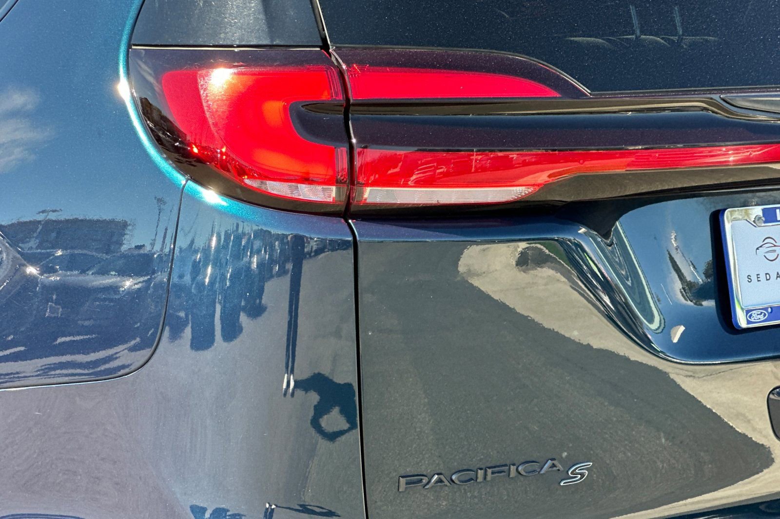 Used 2022 Chrysler Pacifica Touring-L w/ S Appearance Package image 27