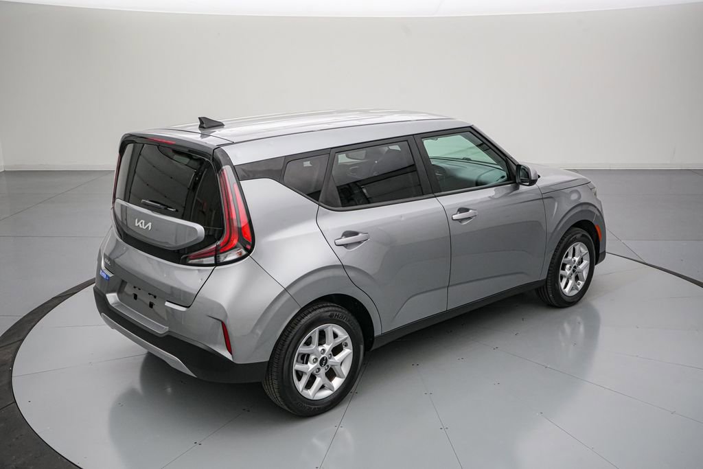 Used 2025 Kia Soul LX FWD image 5