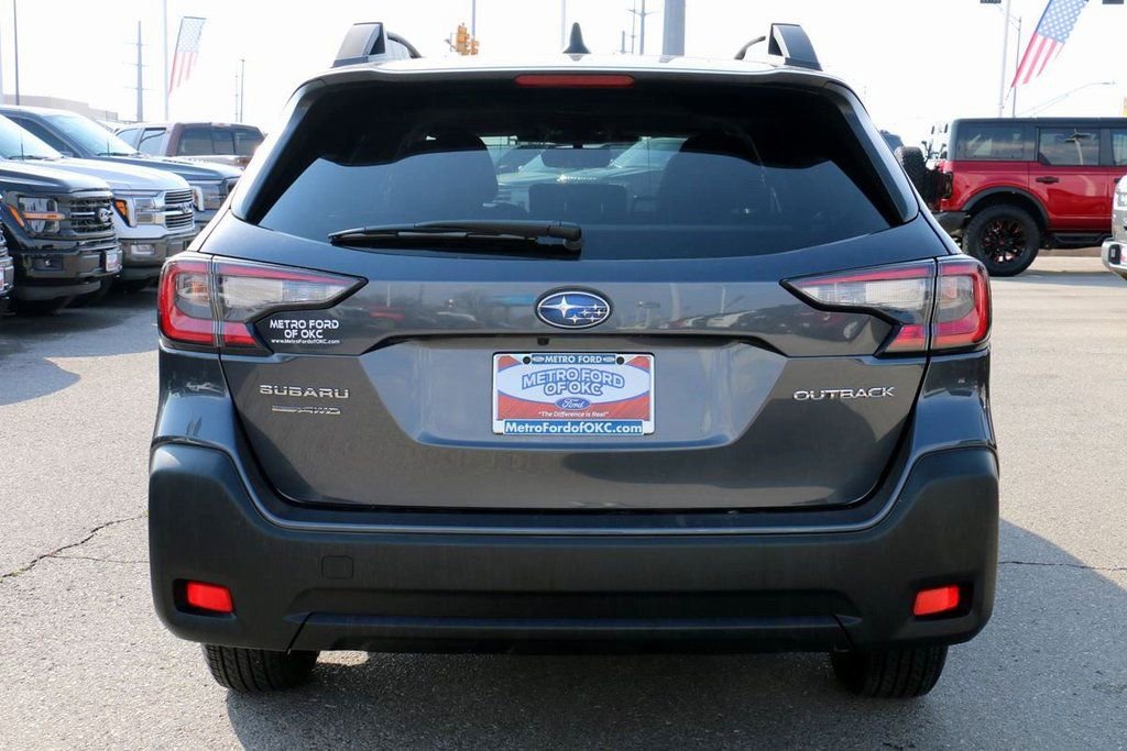 Used 2025 Subaru Outback Premium image 6