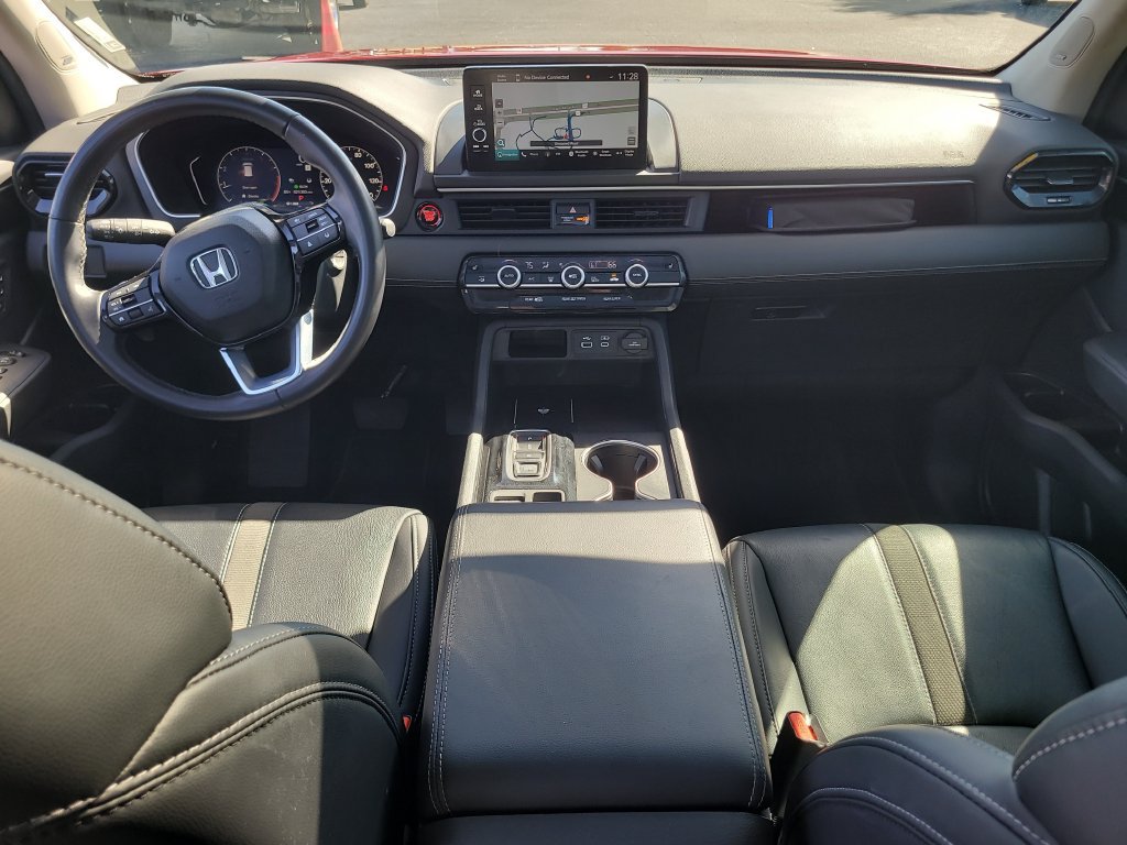 Used 2025 Honda Pilot Touring image 13