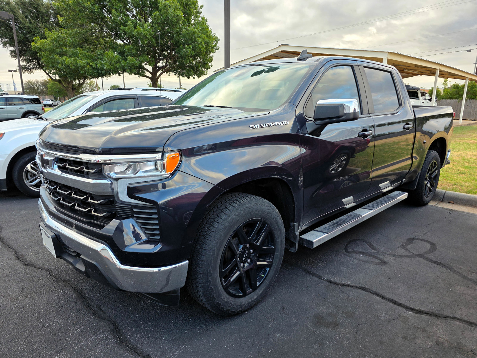 Used 2024 Chevrolet Silverado 1500 LT RWD image 1
