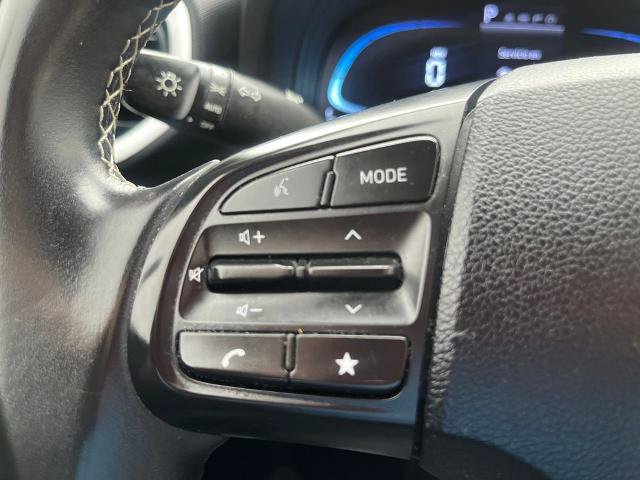 Used 2023 Hyundai Venue Limited FWD image 19