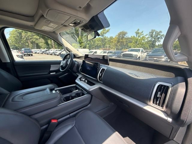 Certified 2025 Ford Expedition Active AWD/4WD image 10