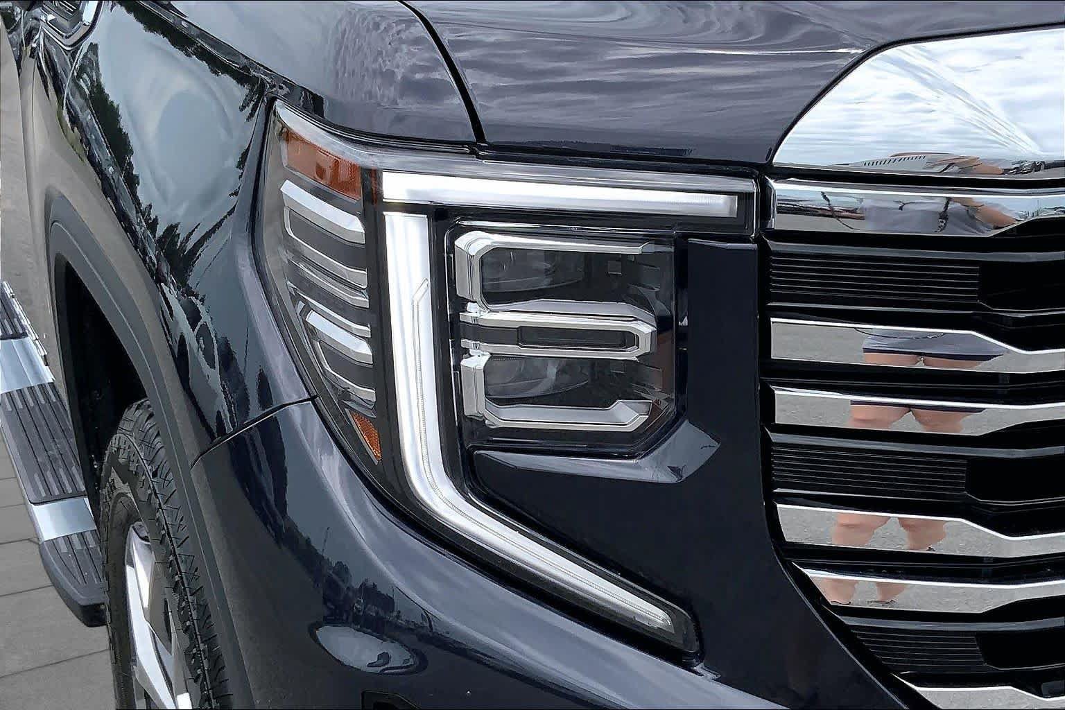 Used 2025 GMC Sierra 1500 SLT w/ SLT Premium Plus Package AWD/4WD image 27