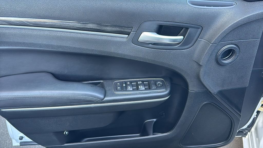 Used 2018 Chrysler 300 Touring L image 18