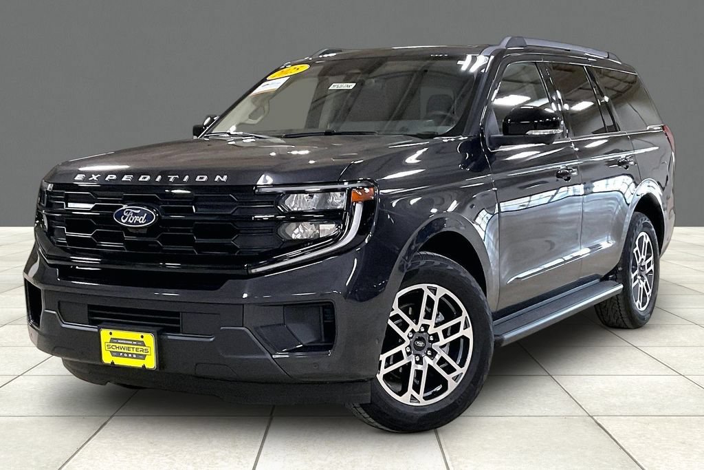 Certified 2025 Ford Expedition Active AWD/4WD image 2