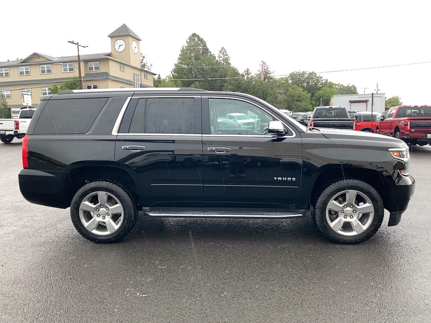 Used 2018 Chevrolet Tahoe Premier AWD/4WD image 3