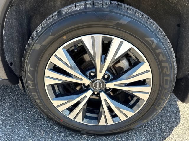 Used 2023 Nissan Rogue SV AWD/4WD image 11