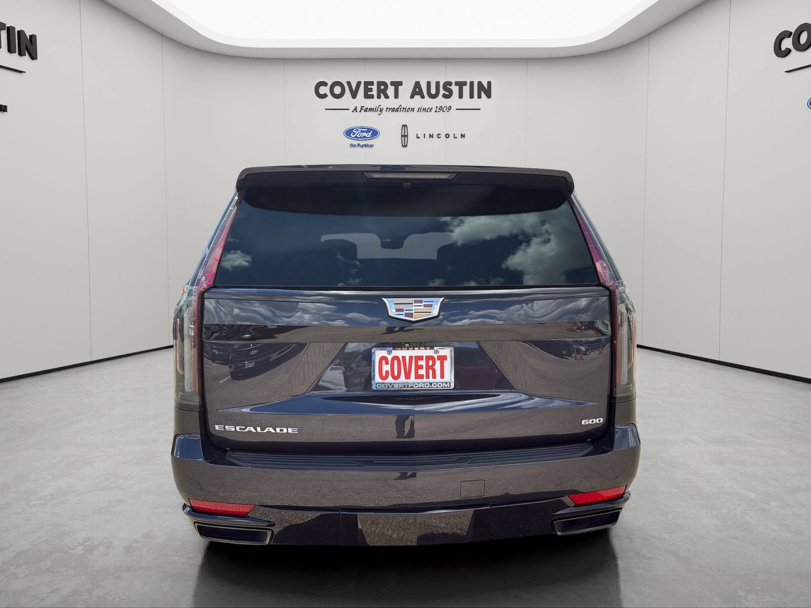 Used 2022 Cadillac Escalade Sport Platinum w/ Heavy-Duty Trailer Package AWD/4WD image 4