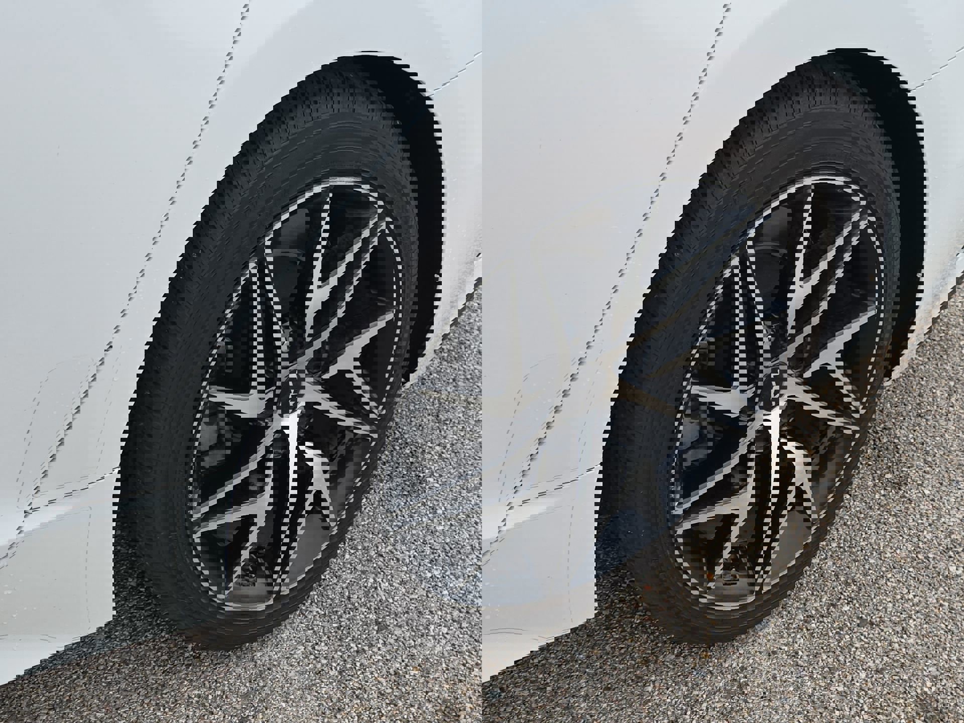 Used 2022 Kia Stinger GT-Line w/ Sun & Sound Package image 10