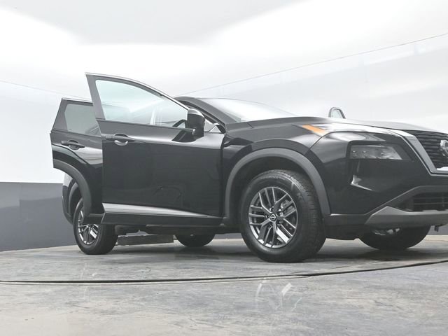 Used 2023 Nissan Rogue S AWD/4WD image 28