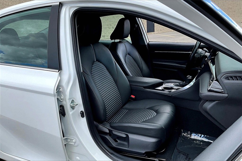 Used 2024 Toyota Camry SE image 7