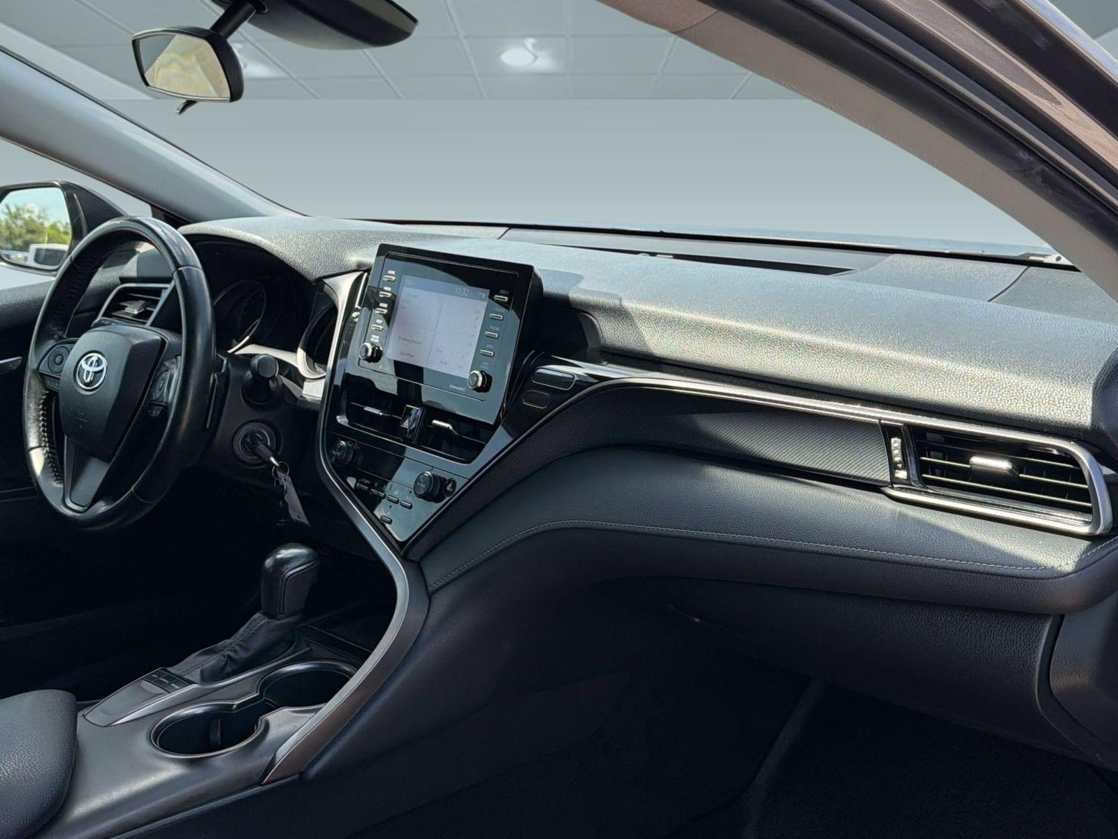 Used 2022 Toyota Camry SE FWD image 29
